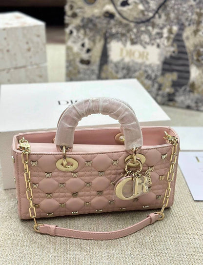 Dior
130 dhs✅
High quality 

with box
🎁🎁🎁

Zain35
♥️♥️♥️