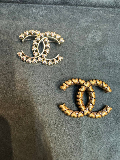 New arrival branded Brooches 

30 dhs🪙🌨️
40 dhs🪙🌨️

pc with branded box and paper bag🎁🎁🎁

Zain243
♥️♥️♥️