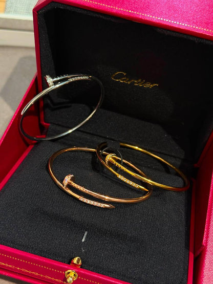 Cartier ♥️
* ⁠↗️ *Super Master Quality ®️*⬆️
* Just un clou New Bangle  with Stone,
* ⁠available All Size in Gold , Silver & Rosegold

NEW COLLECTION

*95 dhs✅* with *Normal* Box & Bag
*140 dhs✅* with *Orignal* Packing 🎁

Zain106
♥️♥️♥️