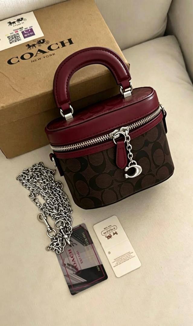 Bags

95 dhs✅

with box
🎁🎁🎁

Zain26
♥️♥️♥️