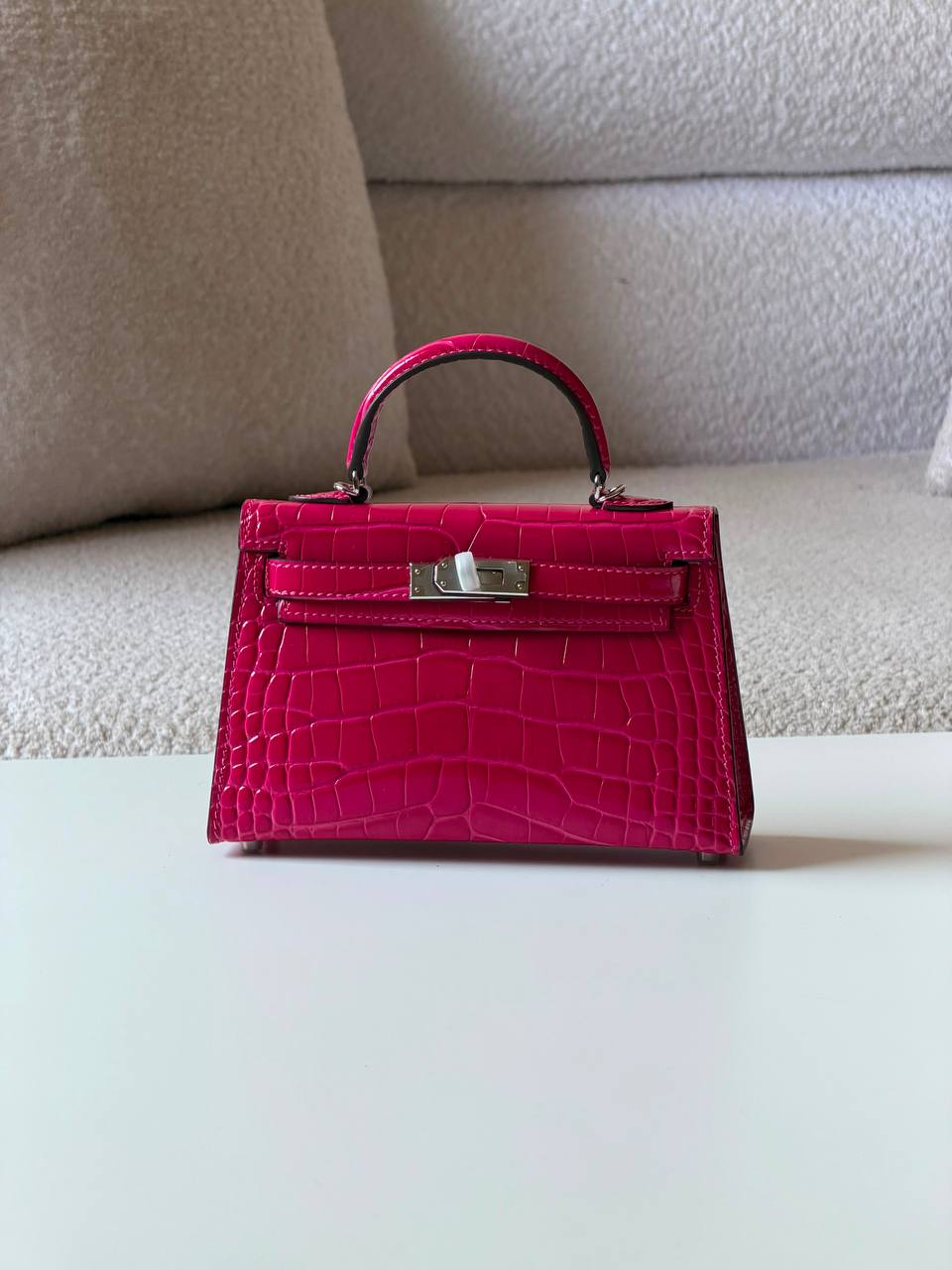 Hermes kelly croc 19cm💕master quality😍with box❤️
520 dhs💓

Zain52
♥️♥️♥️
