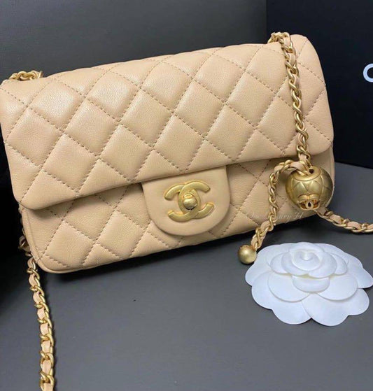 Chanel
With box 
🎁🎁🎁

95 dhs🪙💕

Zain50
♥️♥️♥️