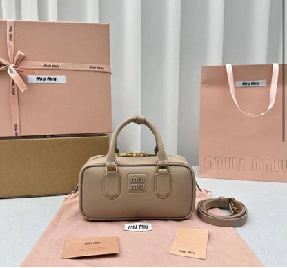 Miu Miu
100 dhs✅
With box
Size25cm

Zain219
♥️♥️♥️