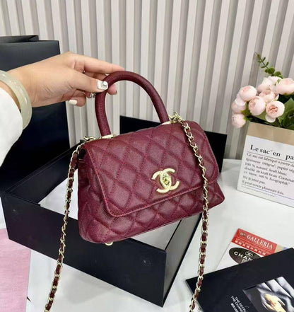 CHANEL
 NEW CAME GOOD QUALITY 
WITH MAGNETS BOX 🎁

110 dhs❣️

Zain279
♥️♥️♥️