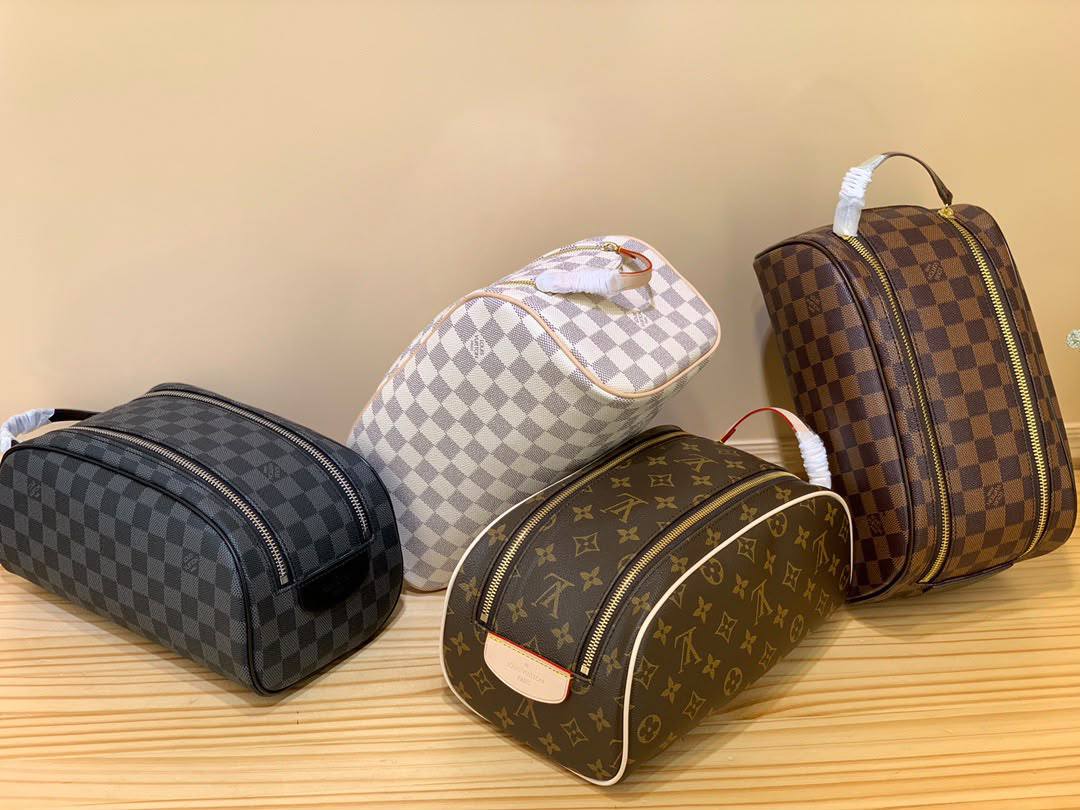 LV

Model:Toiletry Bag
Trim:Cowhide leather
Size:24 × 13 × 13 
Quality:super master 

For Price 👇 WhatsApp✅
0568585901 
0507557372
0552275751 Owner Zain 👌

Zain325
♥️♥️♥️