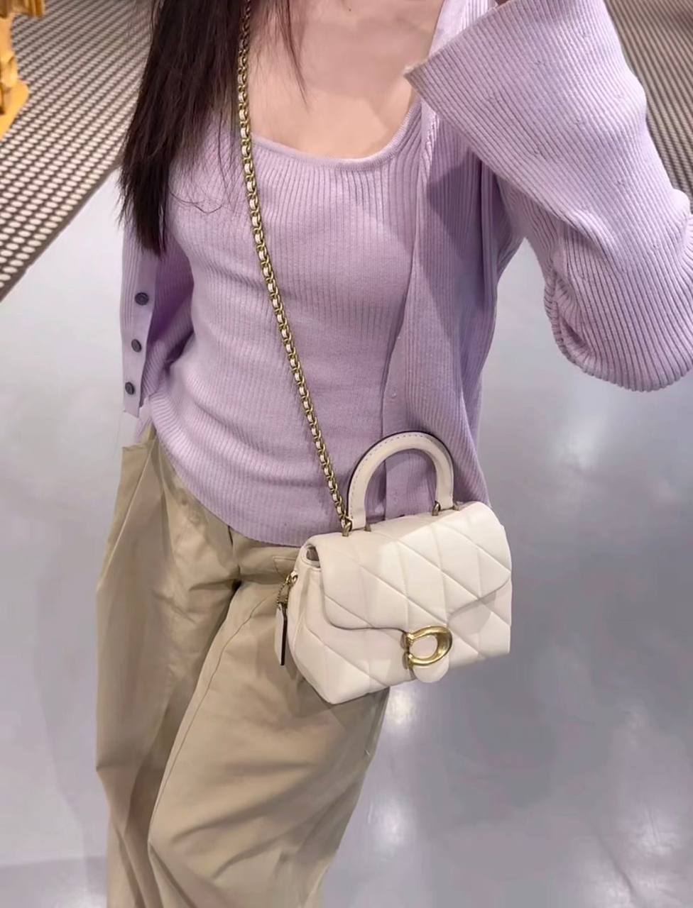 COACH 
HIGH QUALITY 
WITH BOX 
110 dhs✅

Zain39
♥️♥️♥️