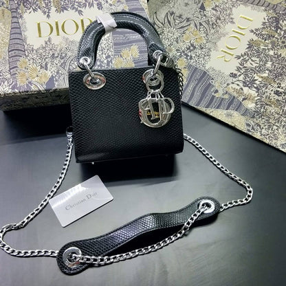 Dior
105 dhs🪙🖤 

with box 
🎁🎁🎁

Zain235
♥️♥️♥️