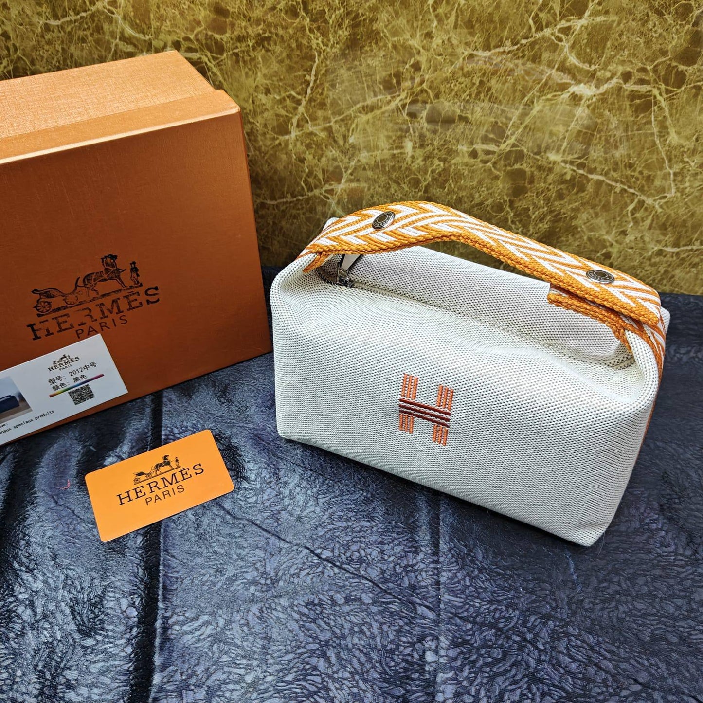 Hermes 
95 dhs🌺 

with box
🎁🎁🎁

Zain235
♥️♥️♥️