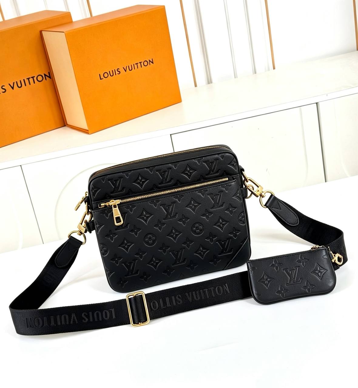 LV SLING BAG 
3 IN 1 
 GOOD QUALITY
 WITH BOX
120 dhs🇦🇪🇦🇪

Zain295
♥️♥️♥️