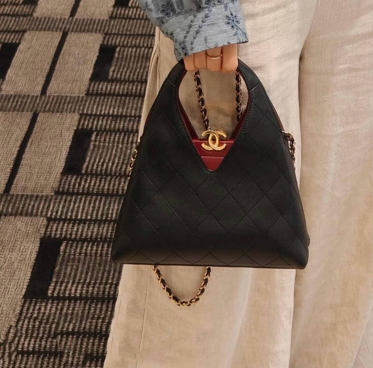 CHANEL
MASTER QUALITY 
WITH BOX 
320 dhs🇦🇪🇦🇪

Zain295
♥️♥️♥️