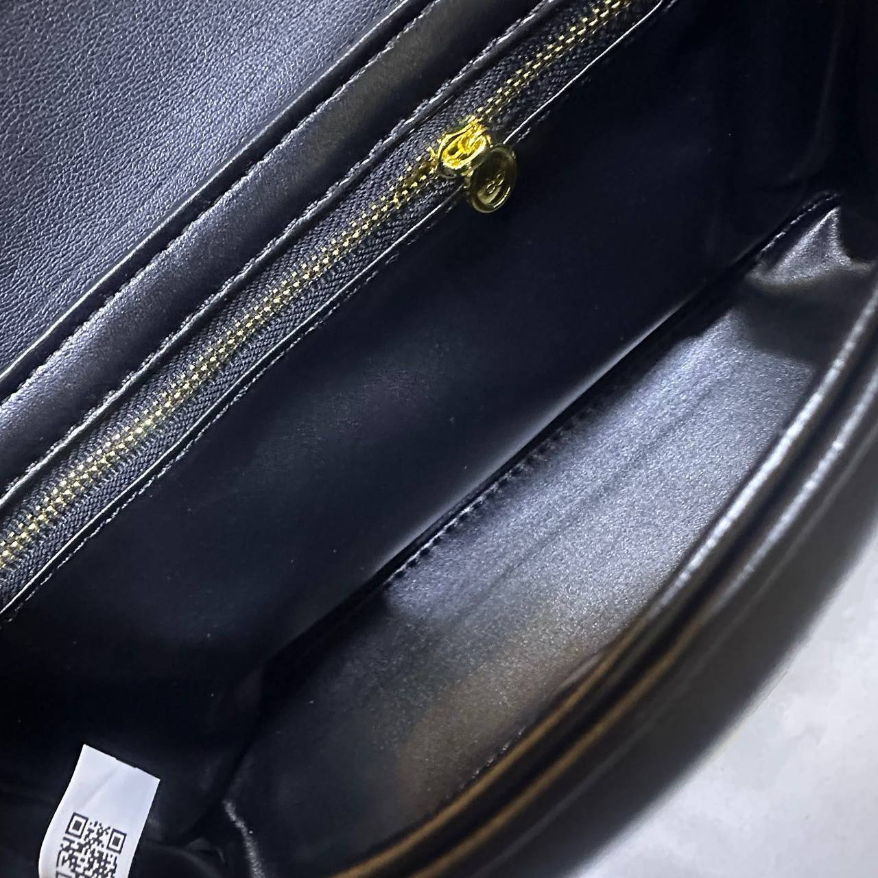 DIOR NEW CAME HIGH QUALITY WITH BOX  
120 dhs🇦🇪🇦🇪

Zain295
♥️♥️♥️