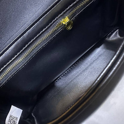 DIOR NEW CAME HIGH QUALITY WITH BOX  
120 dhs🇦🇪🇦🇪

Zain295
♥️♥️♥️