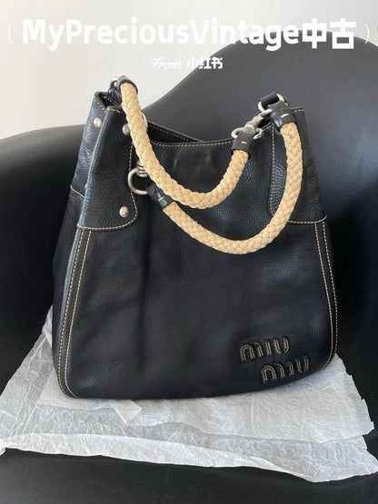 Miu Miu
Master
330 dhs🪙💕

Zain228
♥️♥️♥️
