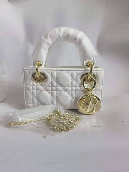 Dior

110 dhs
With box

Zain143
♥️♥️♥️