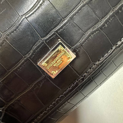 D&G
high quality 

with box 
🎁🎁🎁

105 dhs✅

Zain39
♥️♥️♥️