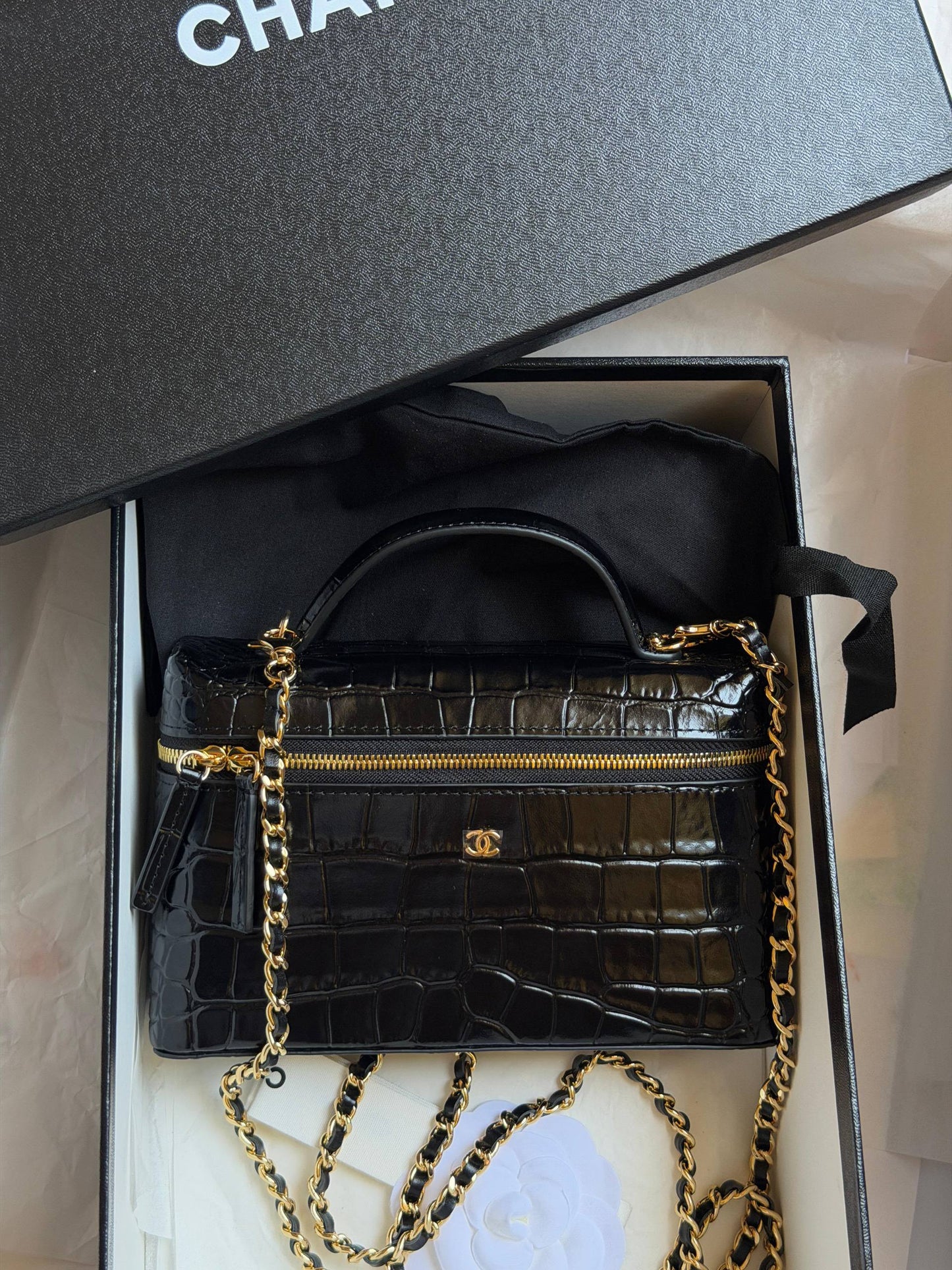 Chanel
 𝐕𝐚𝐧𝐢𝐭𝐲 𝐂𝐚𝐬𝐞 𝐖𝐢𝐭𝐡 𝐂𝐡𝐚𝐢𝐧 𝐂𝐫𝐨𝐜𝐨𝐝𝐢𝐥𝐞-𝐄𝐦𝐛𝐨𝐬𝐬𝐞𝐝 𝐂𝐚𝐥𝐟𝐬𝐤𝐢𝐧 
For Price 👇 WhatsApp✅
0568585901 
0507557372
0552275751 Owner Zain 👌

Zain76
♥️♥️♥️