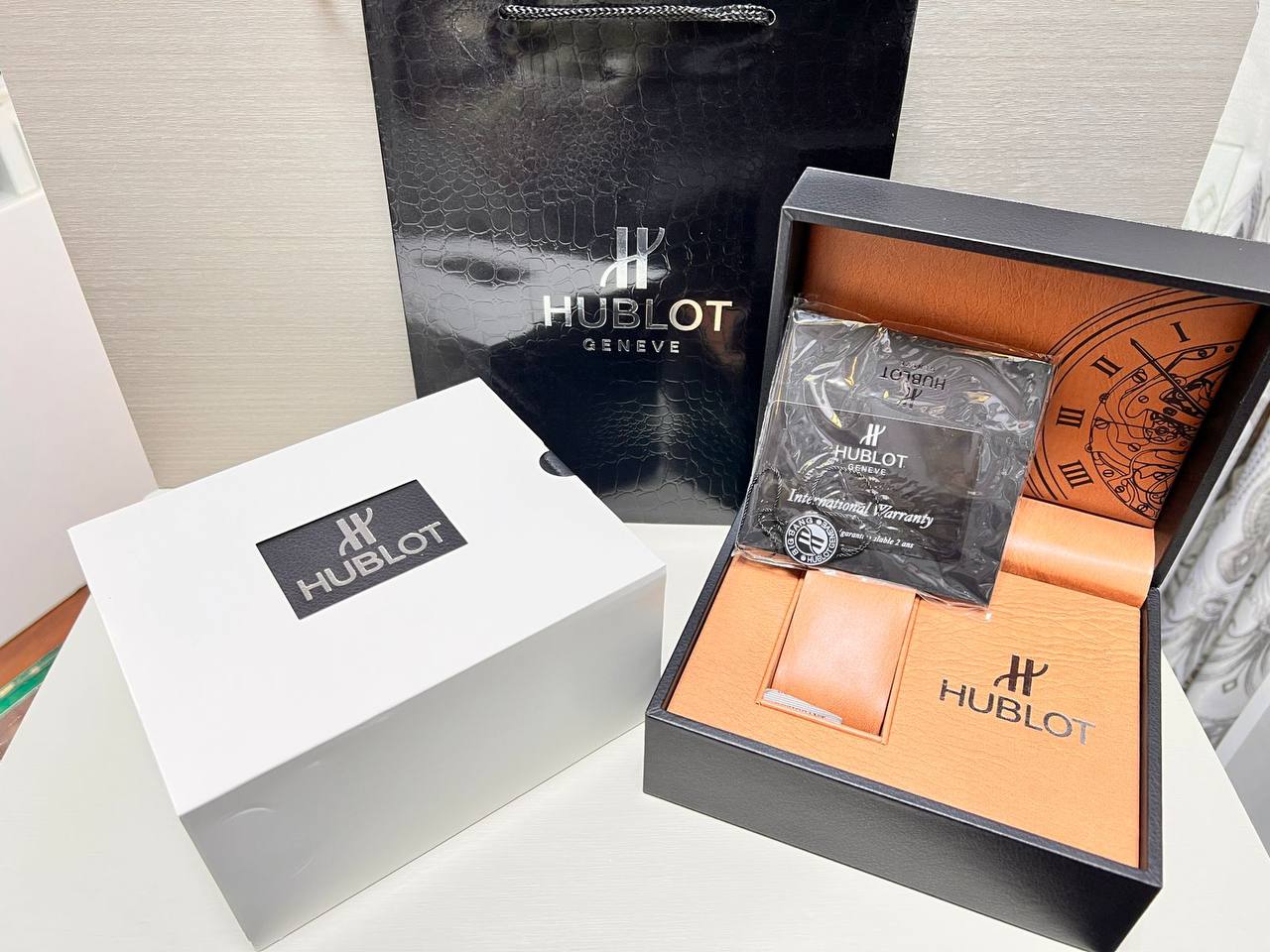 Watches Boxes
Master Box + Paper bag & Card
🎁🎁🎁

50 dhs🪙🌨️

Zain85
♥️♥️♥️