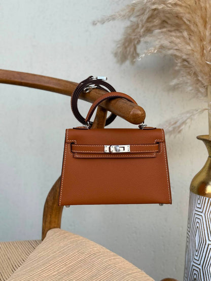 HERMES
19cm
340 dhs🇦🇪🇦🇪
Top quality 
With box🎁

Zain167
♥️♥️♥️