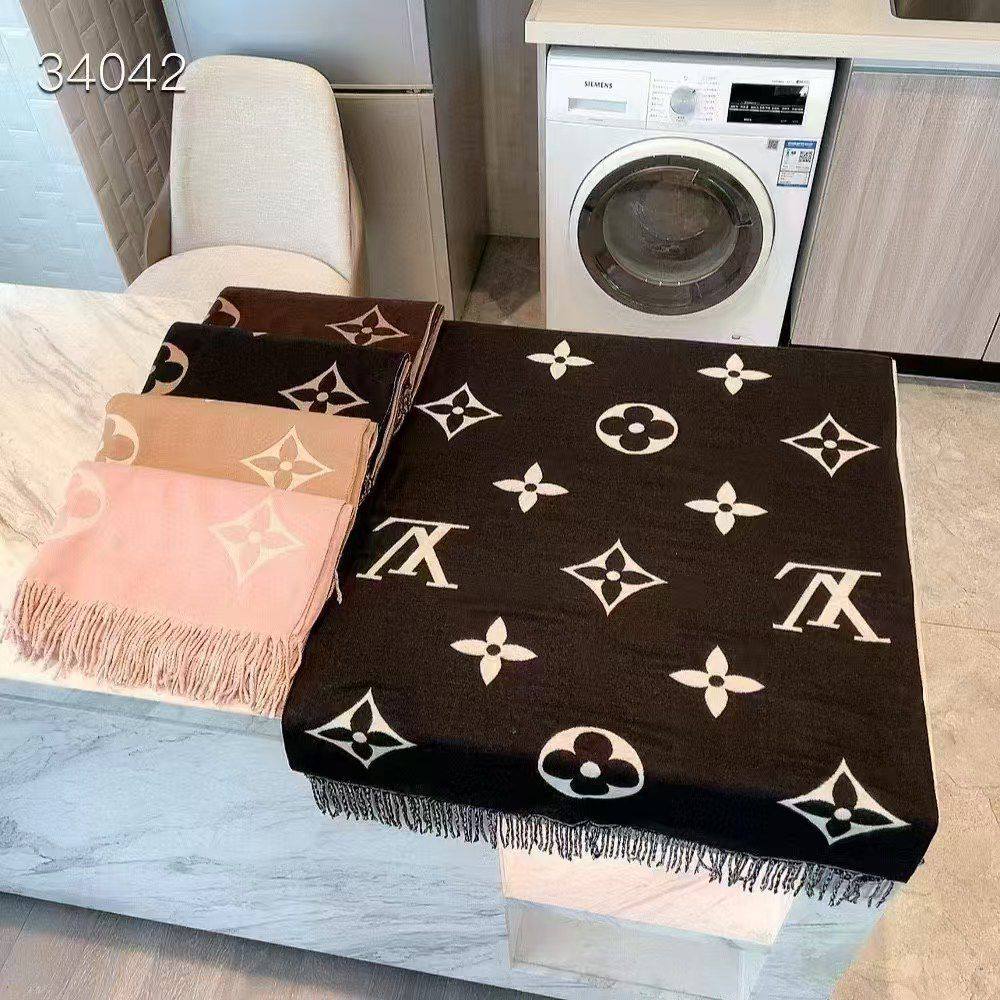 Winter scarf 
45 dhs❣️

Zain93
♥️♥️♥️