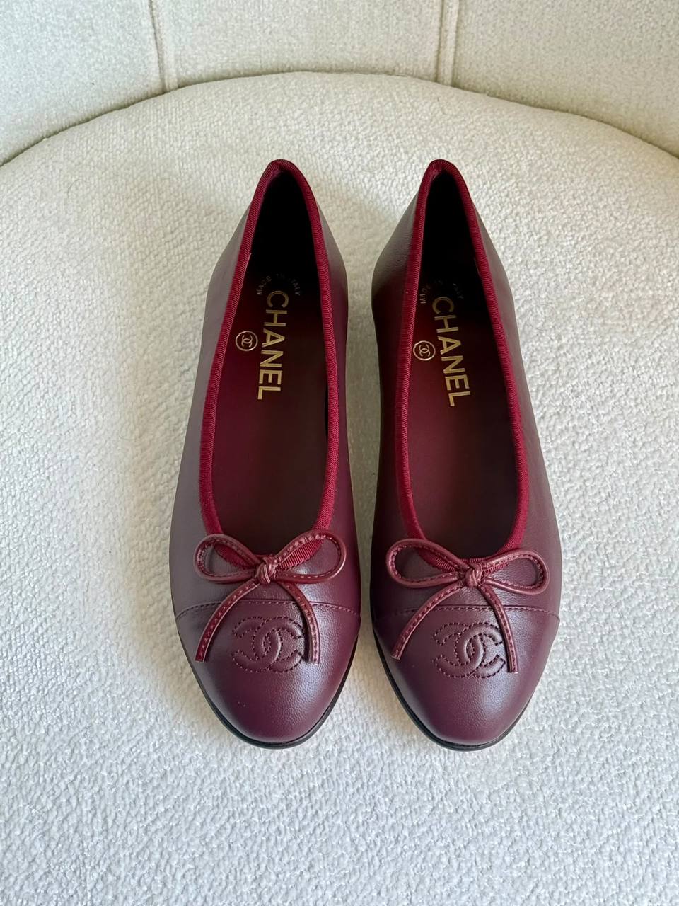 chanel

 Super AAA + Quality 💯 

With original packing🎁🎁
 SIZE:36and42

Available now 
430 dhs🇦🇪🇦🇪

Zain309
♥️♥️♥️