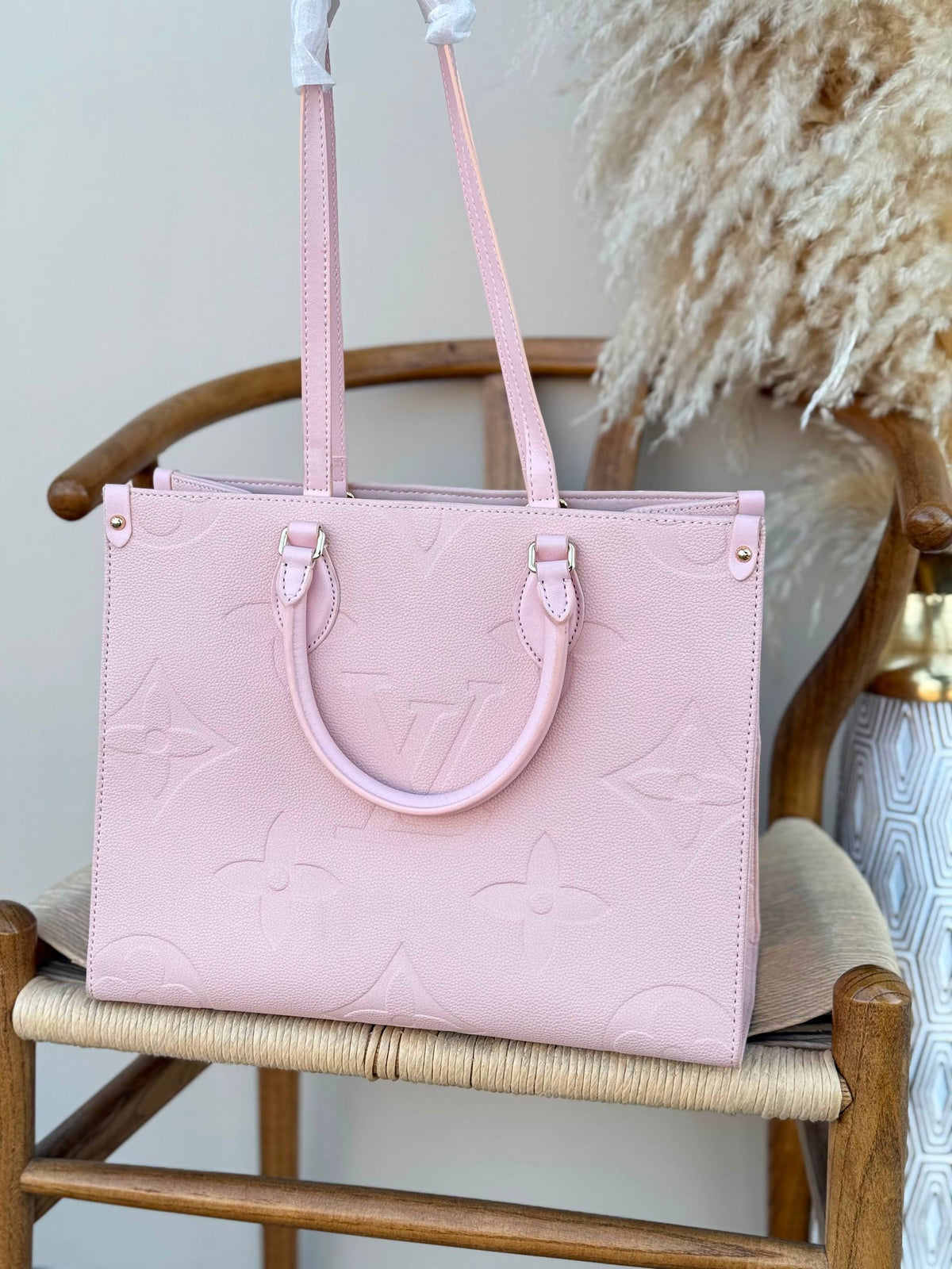 LV

36cm
430 dhs🇦🇪🇦🇪

Top quality 
With box🎁

Zain167
♥️♥️♥️