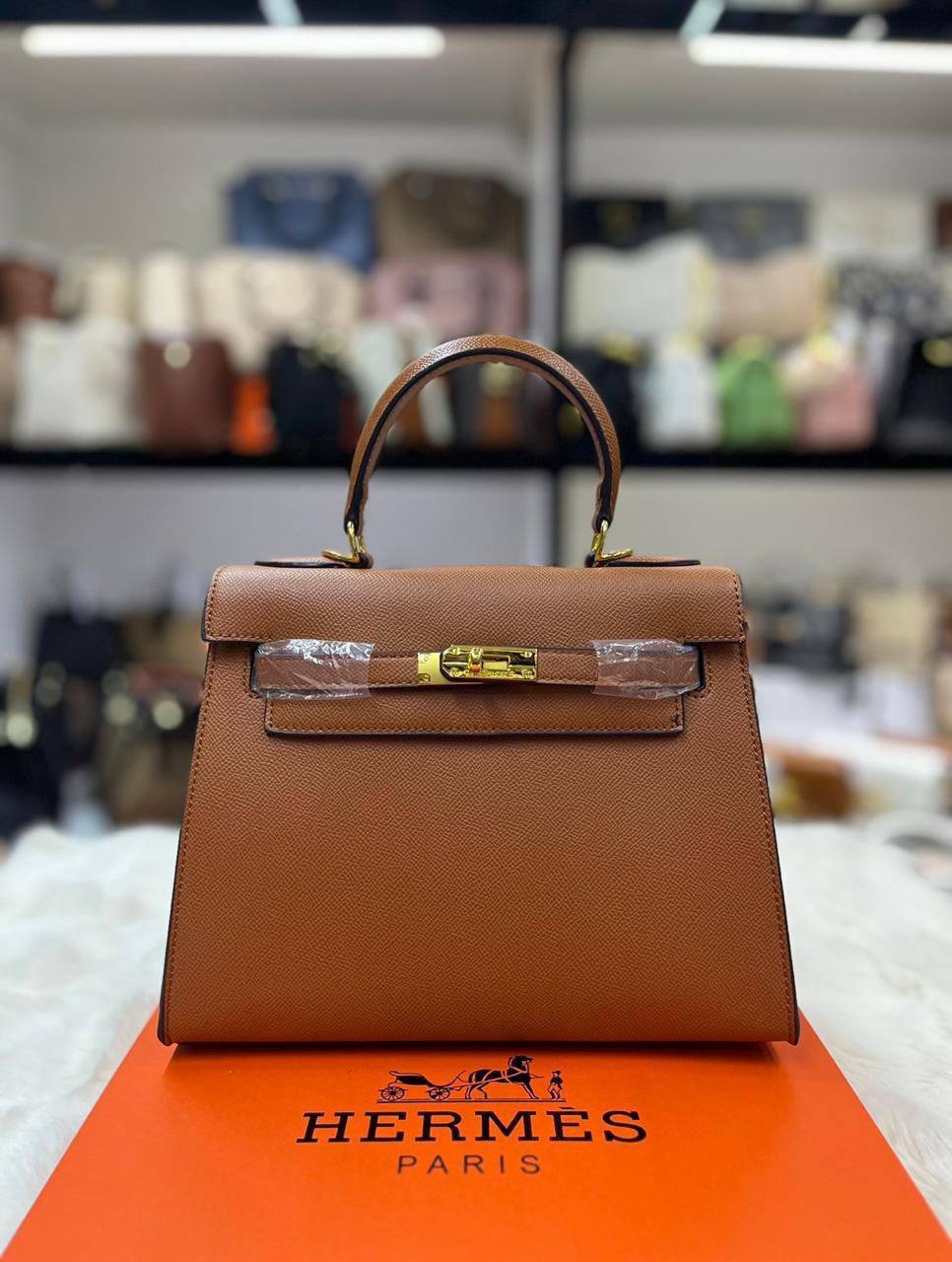 HERMES 
GOOD QUALITY 💯
105 dhs🗽

WITH BOX 📦

Zain28
♥️♥️♥️