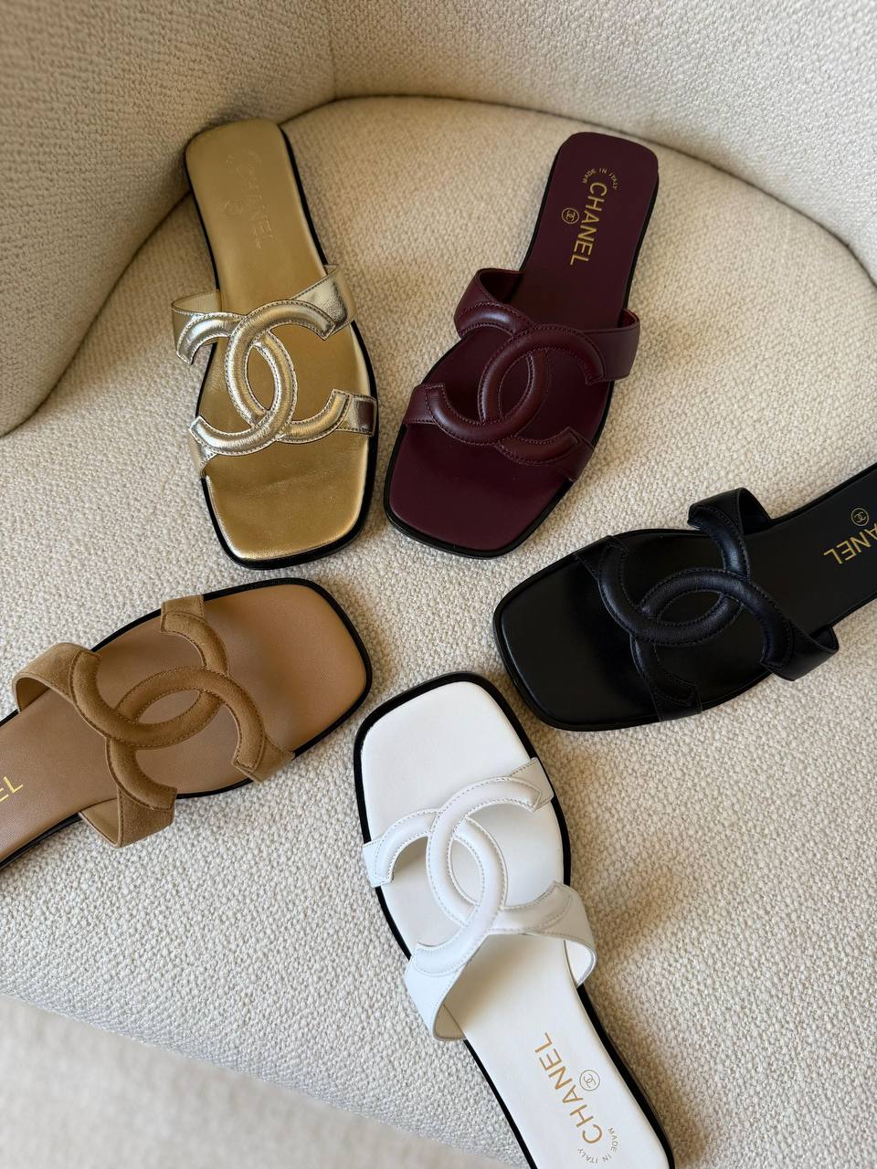 Chanel
𝑨𝑨𝑨 𝑸𝒖𝒂𝒍𝒊𝒕𝒚
𝑺𝒊𝒛𝒆 𝟑5 𝒕𝒐 𝟒2 
450 dhs✅

Zain81
♥️♥️♥️