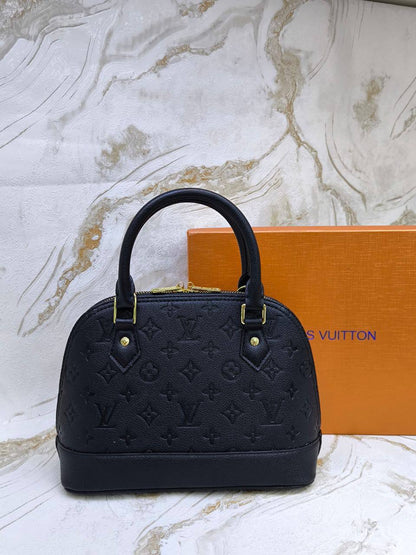 LV
95 dhs✅
with box

Zain203
♥️♥️♥️