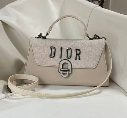 Dior
95 dhs🪙🌨️

Zain143
♥️♥️♥️