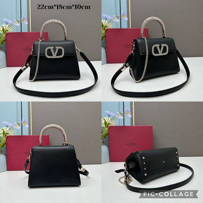 VALENTINO  
GOOD QUALITY
 WITH BOX 
🎁🎁🎁

100 dhs✅

Zain295
♥️♥️♥️