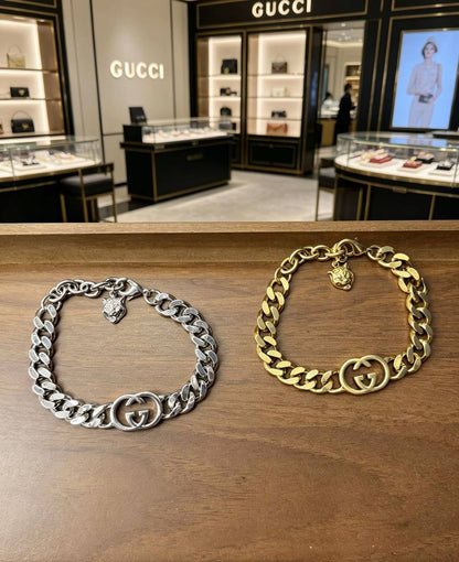 Gucci❤️‍🔥*
Necklace ✨
Bracelet 🦋
Master quality 💯
With normal boxes 📦 
100 dhs✅
With master box 🗃️ 
120 dhs✅

Zain216
♥️♥️♥️