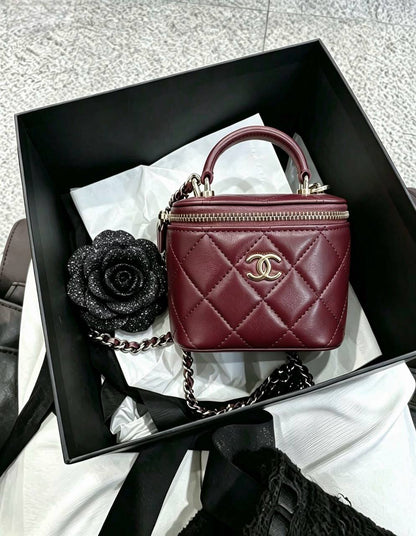 Chanel

100 dhs🇦🇪🇦🇪

SIZE：small

Good-quality 
with box

Zain35 
♥️♥️♥️