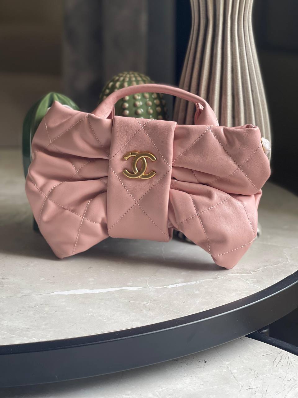 CHANEL ✨
Available original box 📦 
With full packing 🎀🎀
Super high quality 💥💥
For Price 👇 WTSP Text Zain 0568585901

Zain283
♥️♥️♥️
