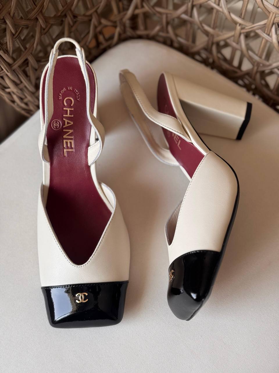 CHANEL 🤍
🤩Available new 😍😍
Size: 36 to 41
Super master quality
490 dhs✅

Zain198
♥️♥️♥️