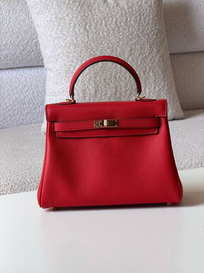 Hermes
kelly 25 cm💥Master quality ✅with box📦
440 dhs✅

Zain52
♥️♥️♥️