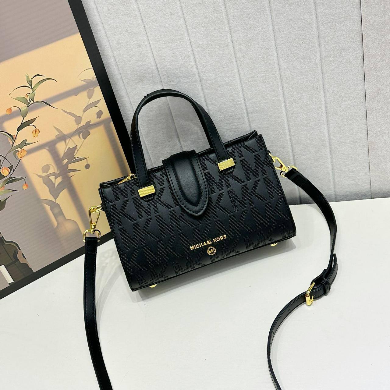 Mk 
95 dhs🪙💕

with box 
🎁🎁🎁

Zain253
♥️♥️♥️