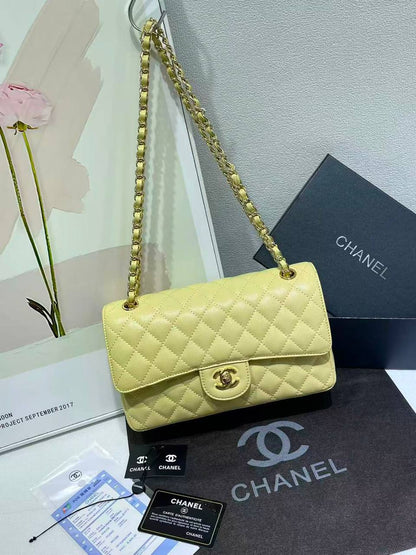 Chanel
withbox 
120 dhs🇦🇪🇦🇪

Zain143
♥️♥️♥️
