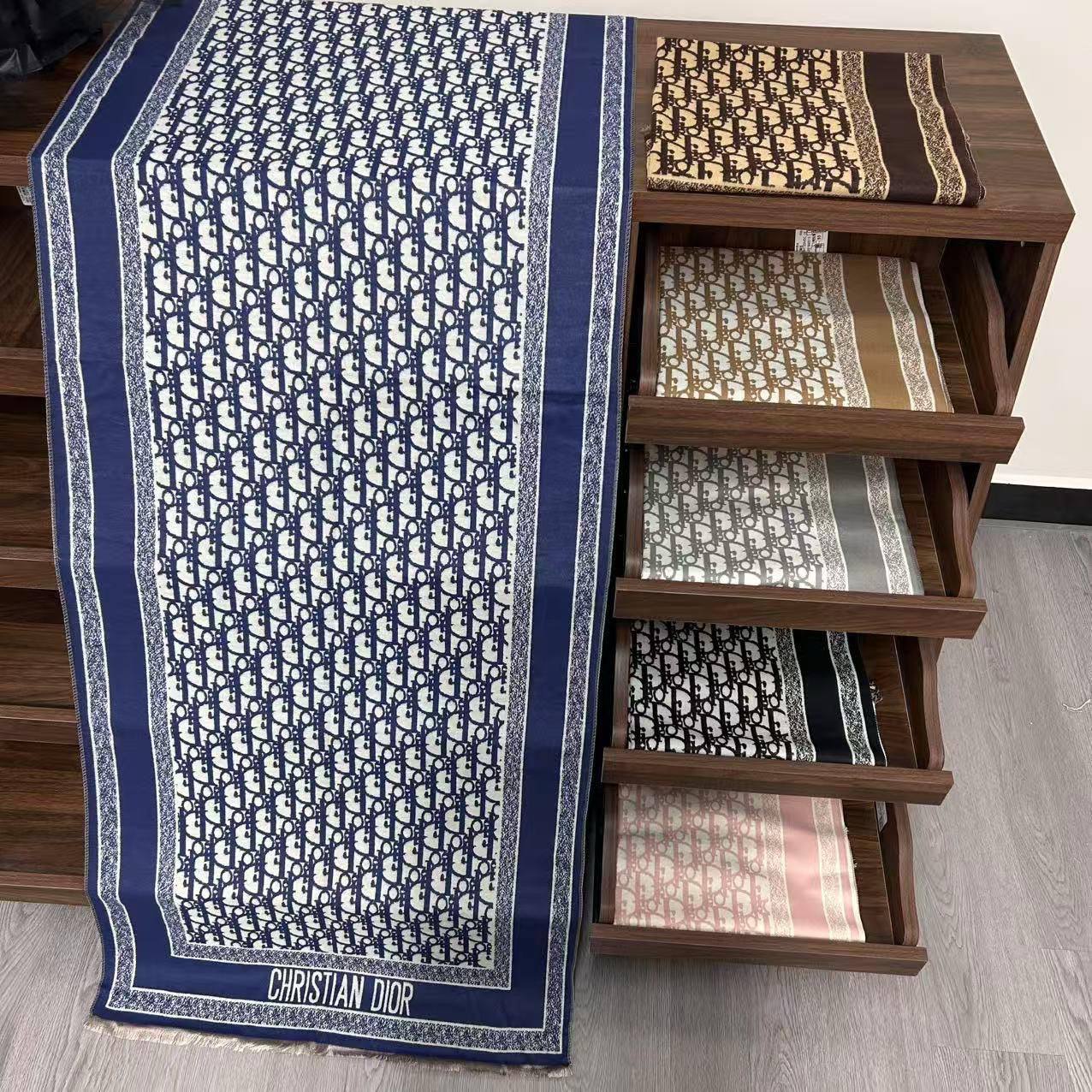 Scarf
45 dhs🪙🌨️

Zain90
♥️♥️♥️