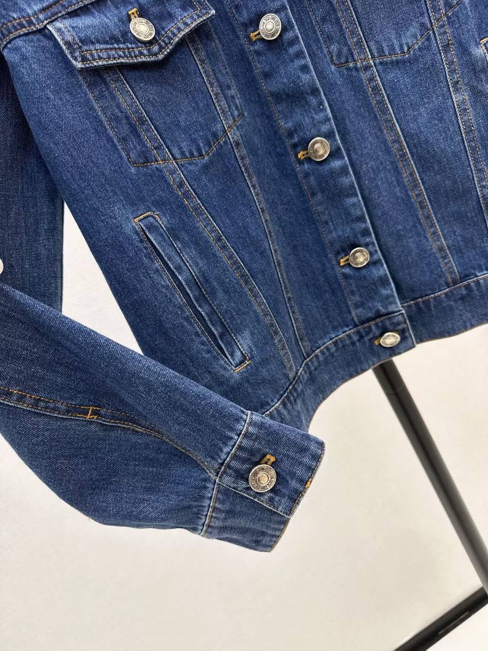*New collections     
230 dhs🇦🇪🇦🇪
*good  quality  
*Sizes:S M L * 
*AVAILABLE NOW*🥰🛍️🛍️

Zain231
♥️♥️♥️