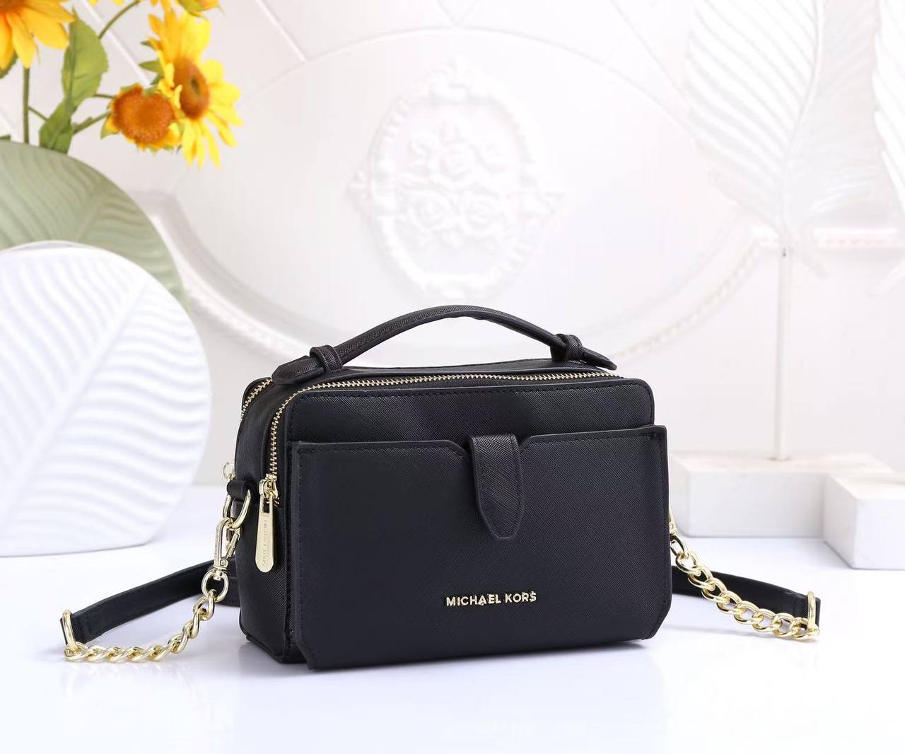 MK
90 dhs✅
size 20×8×14cm
With box

Zain42
♥️♥️♥️
