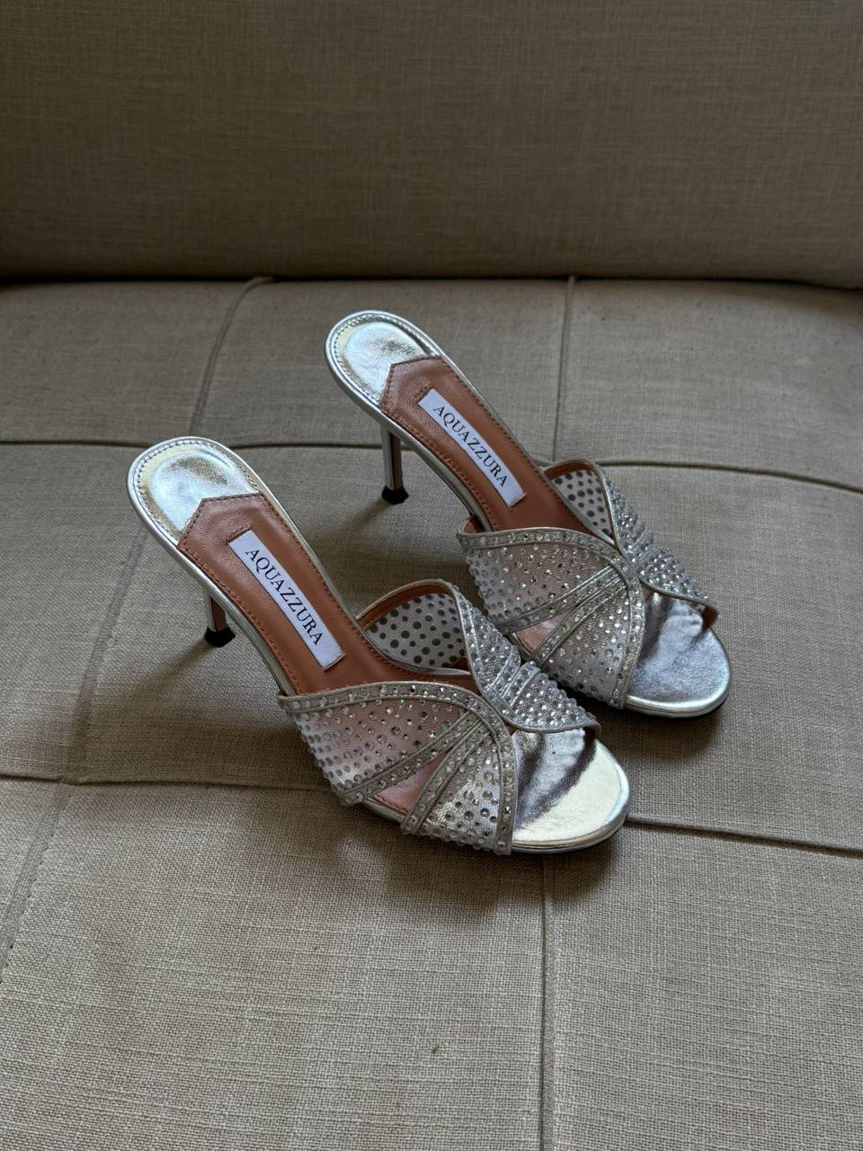 Aquazzura 🖤
✨ 𝐍𝐞𝐰 𝐂𝐨𝐥𝐥𝐞𝐜𝐭𝐢𝐨𝐧 
✨ 𝐒𝐮𝐩𝐞𝐫 𝐌𝐚𝐬𝐭𝐞𝐫 𝐐𝐮𝐚𝐥𝐢𝐭𝐲 
✨ 𝐀𝐯𝐚𝐢𝐥𝐚𝐛𝐥𝐞 𝐍𝐨𝐰 
✨ 𝐒𝐢𝐳𝐞𝐬: 𝟑𝟔 — 𝟒𝟏 
450 dhs✅

Zain298
♥️♥️♥️
