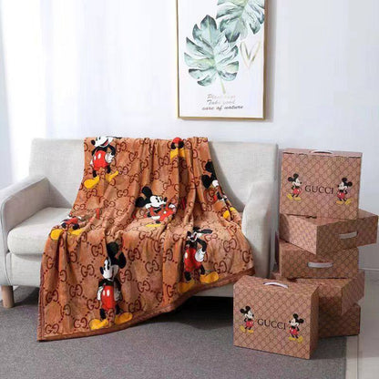 Master blanket 
Good quality 
Velvet 
Size 150*200
With boxes 🧳🧳🧳
45 dhs🪙💚

Zain99