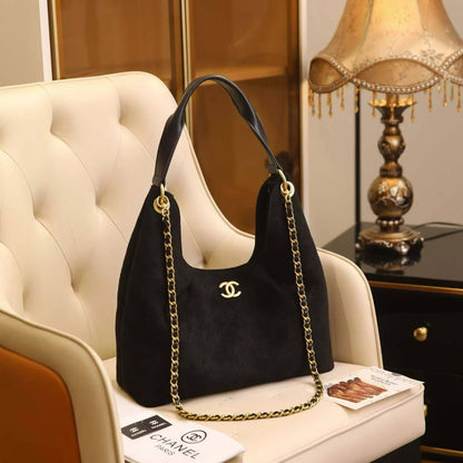 CHANEL
35cm
110 dhs🪙🌨️

Zain43
♥️♥️♥️