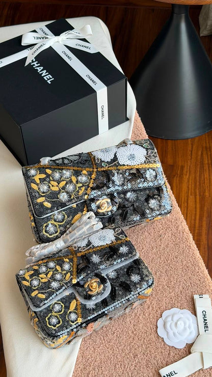 Chanel
NEW CHANEL 
LIMITED Edition
*SiZe 25 & 20 CM*
*✨VIP QUALITY✨*
*with complete packing*🎁
For Price 👇 WhatsApp✅
0568585901 
0507557372
0552275751 Owner Zain 👌

Zain280
♥️♥️♥️