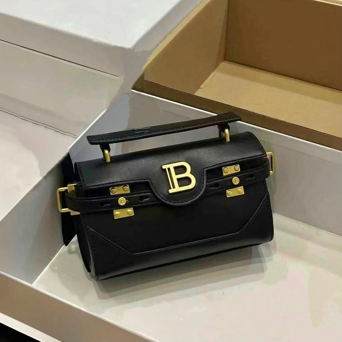 BALMAIN 
HIGH QUALITY
 WITH BOX
140 dhs💓

Zain39
♥️♥️♥️