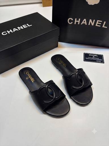 CHANEL SLIPPER
GOOD QUALITY
100 DHS✅
Size 36 TO 41

Zain40
♥️♥️♥️