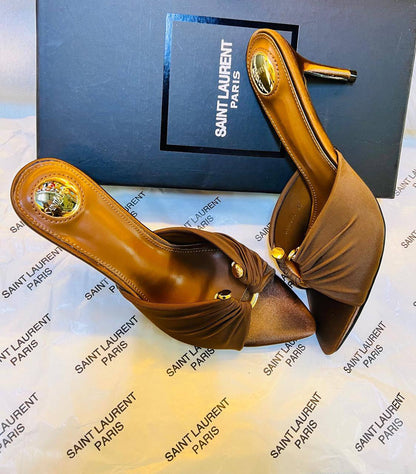 YSL 
OFFER PRICES
150 dhs🪙🌨️
SIZE 36-41

Zain88
♥️♥️♥️