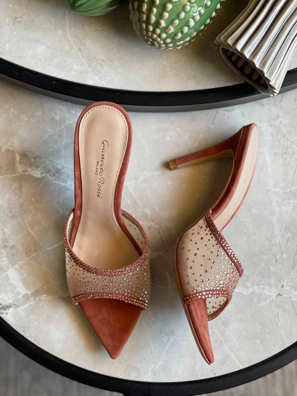 GIANVITO ROSSI
Vip quality
Size 36 to 42
450 dhs🇦🇪🇦🇪

Zain113
♥️♥️♥️