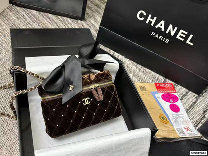 Chanel 
Master
270 dhs🪙🌨️
#19cm💕💕
#with box🥳❤️

Zain228
♥️♥️♥️