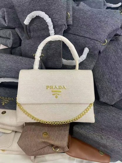 Prada
105 dhs🪙💚

Zain143
♥️♥️♥️